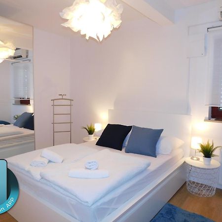 Apartment Stella โคเปร์ ภายนอก รูปภาพ